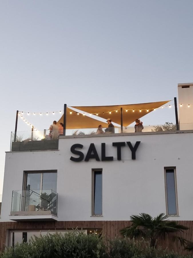 The Salty Pelican Yoga & Surf Retreat Peniche Exteriör bild
