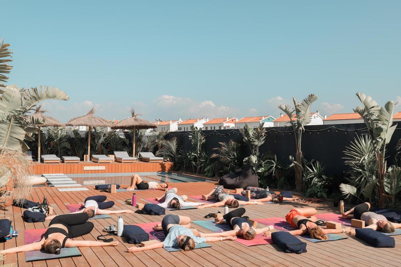 The Salty Pelican Yoga & Surf Retreat Hotell Peniche Exteriör bild