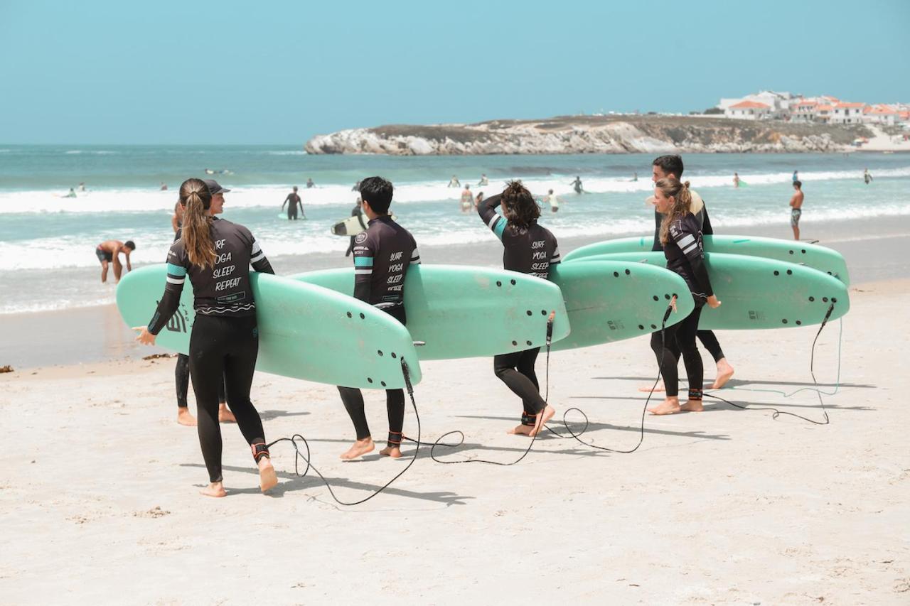 The Salty Pelican Yoga & Surf Retreat Hotell Peniche Exteriör bild