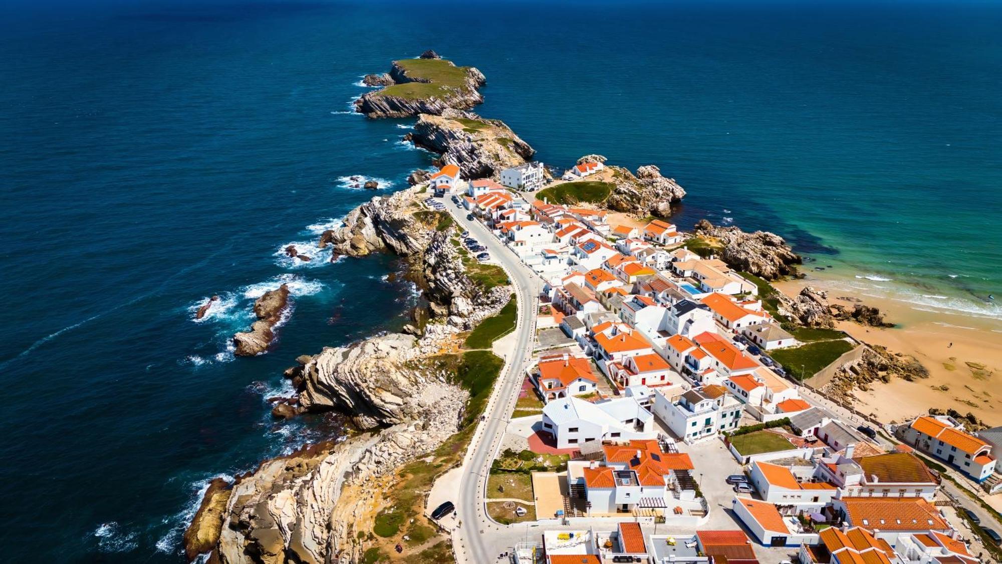 The Salty Pelican Yoga & Surf Retreat Peniche Exteriör bild